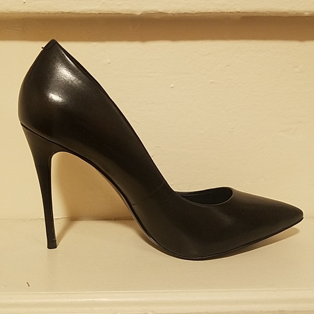 Steve Madden pumps- Brand new never worn